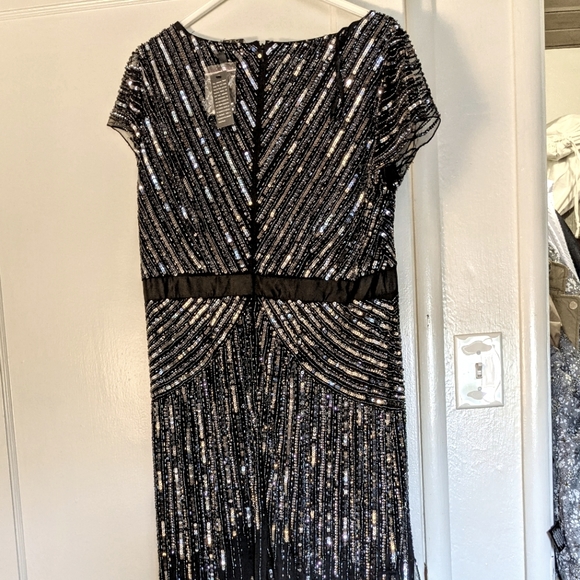 Adrianna Papell Cap Sleeve Gown - 14W - Picture 2 of 7